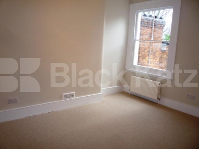 			Amazing 3 Bed With Balcony !, 3 Bedroom, 1 bath, 1 reception Apartment			 Rathcoole Gardens, Crouch End